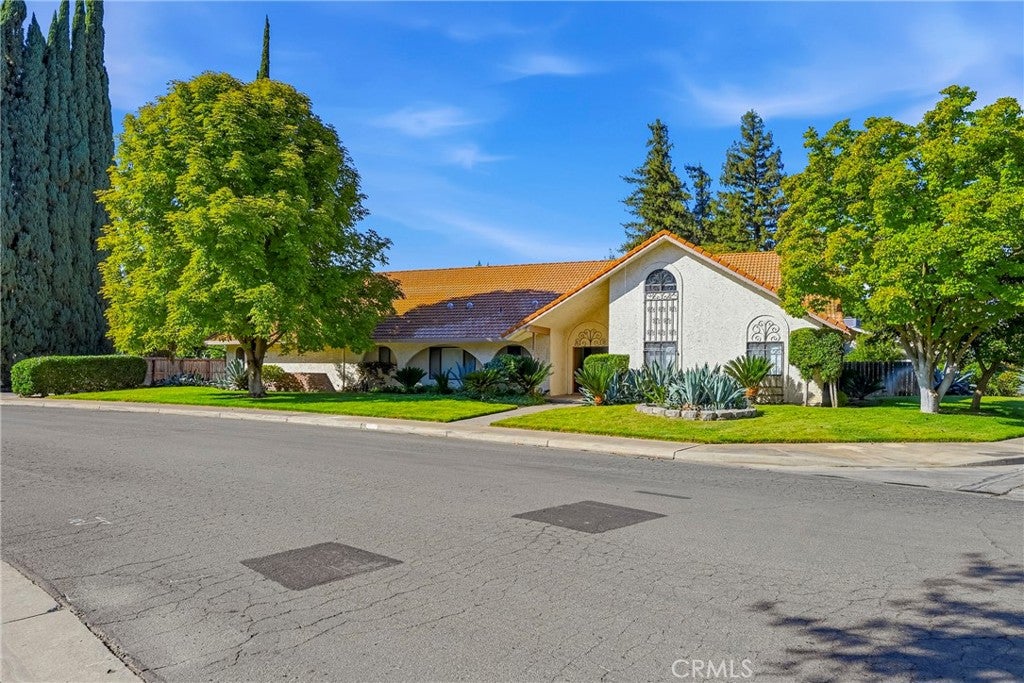 2817 Greenfield