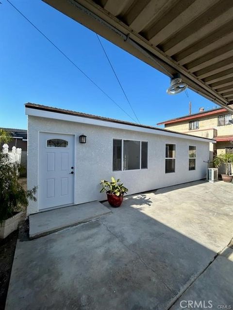 Photo of 2033 W Burnett Street, Long Beach, CA 90810 (MLS # PW26089068)