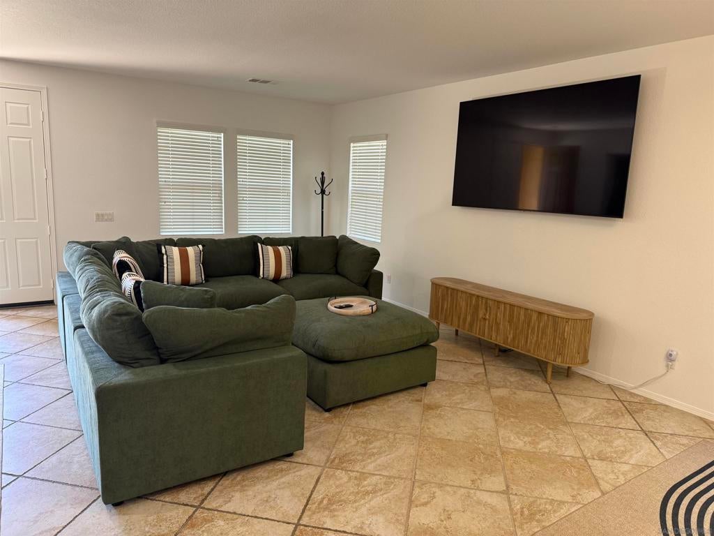 543 Silverhawk Dr