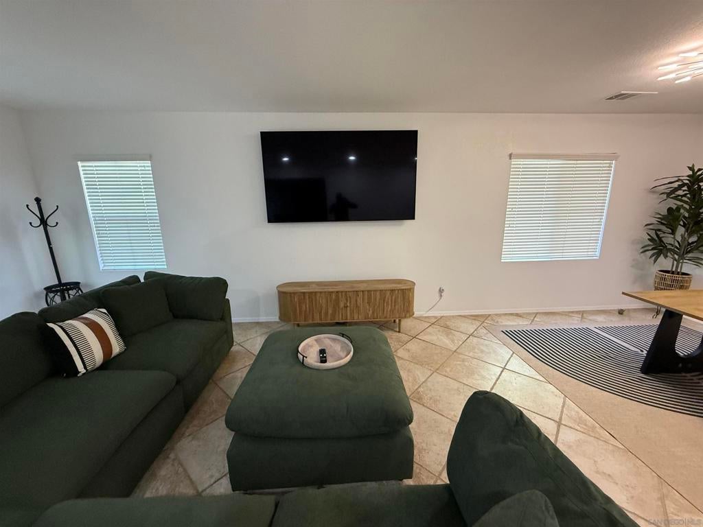 543 Silverhawk Dr