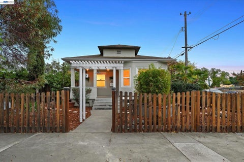 Photo of 1713 Elm St ST, Livermore, CA 94551 (MLS # 41151647)