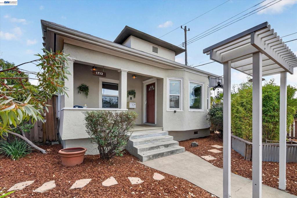 1713 Elm St