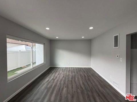 Photo of 2026 Oak Street, Santa Monica, CA 90405 (MLS # 26637495)