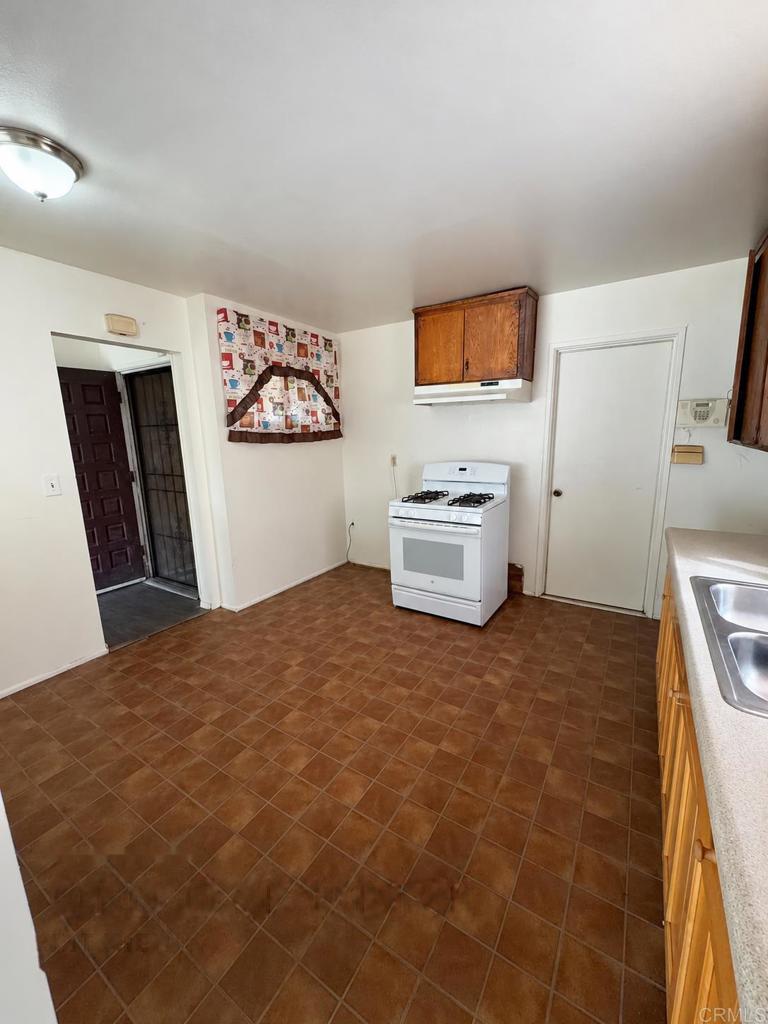242 Old Oak Dr.