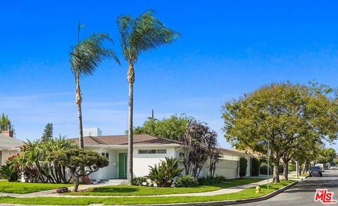 Photo of 5601 Sunlight Place, Los Angeles, CA 90016 (MLS # 26670105)