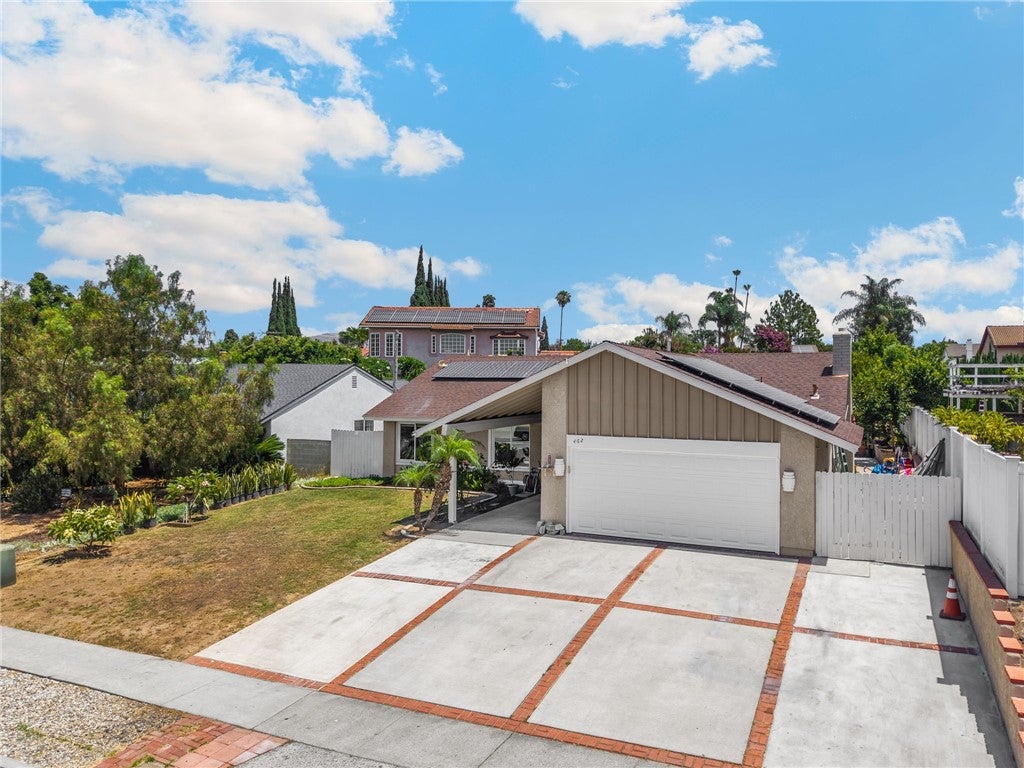 462 Castlegate LN
