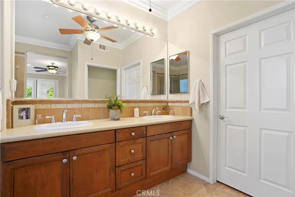 Irvine, California 92603, United States, 2 Bedrooms Bedrooms, ,2 BathroomsBathrooms,Residential,Active,189259