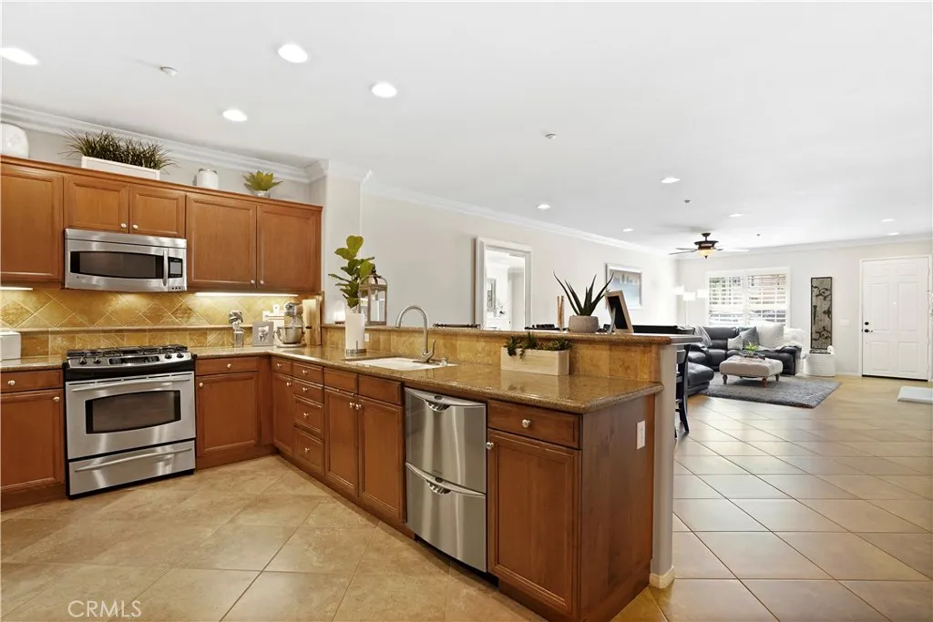 Irvine, California 92603, United States, 2 Bedrooms Bedrooms, ,2 BathroomsBathrooms,Residential,Active,189259