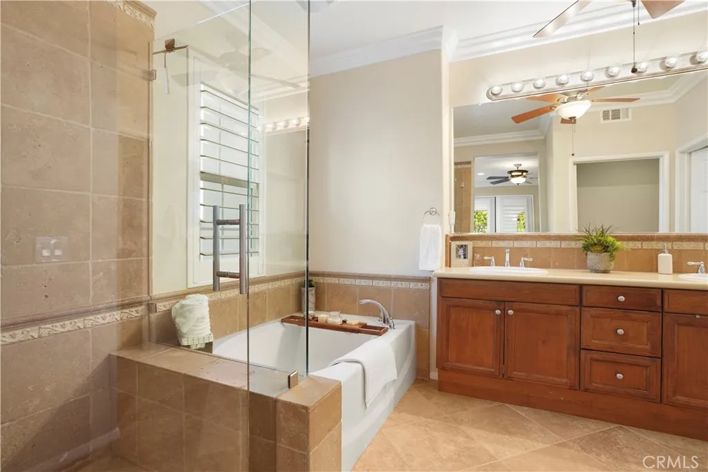 Irvine, California 92603, United States, 2 Bedrooms Bedrooms, ,2 BathroomsBathrooms,Residential,Active,189259