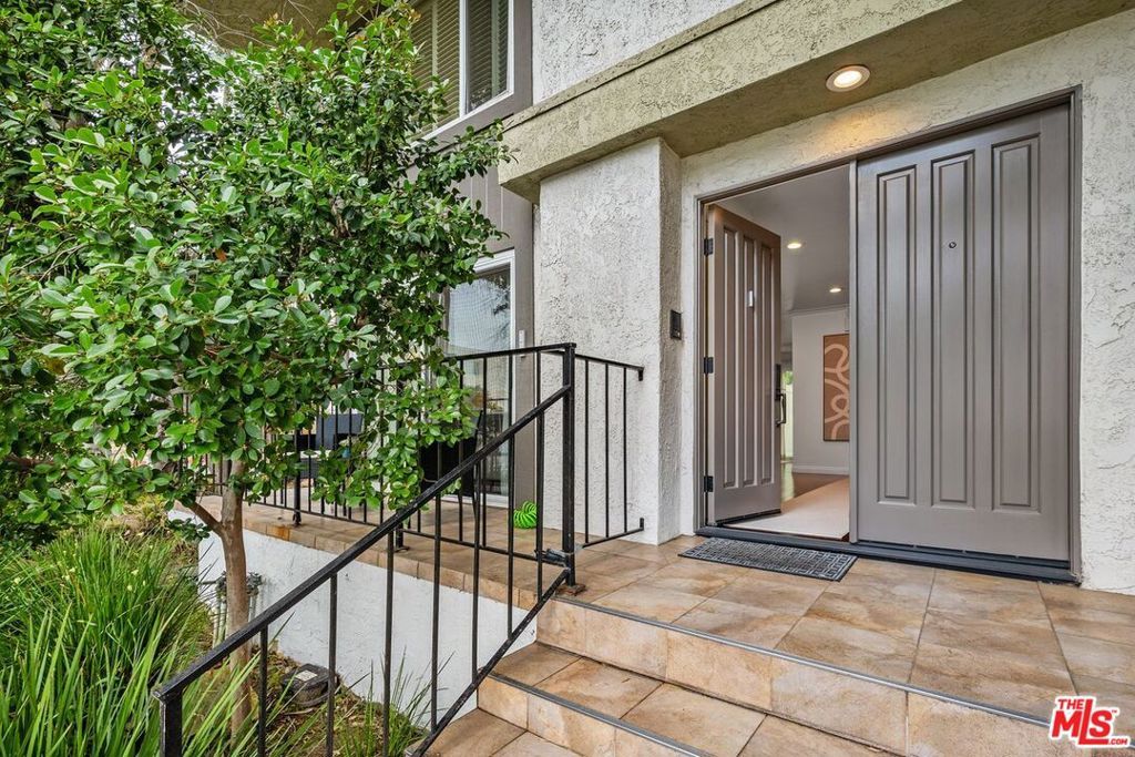 Photo of 904 5th Street #1, Santa Monica, CA 90403 (MLS # 26786807)