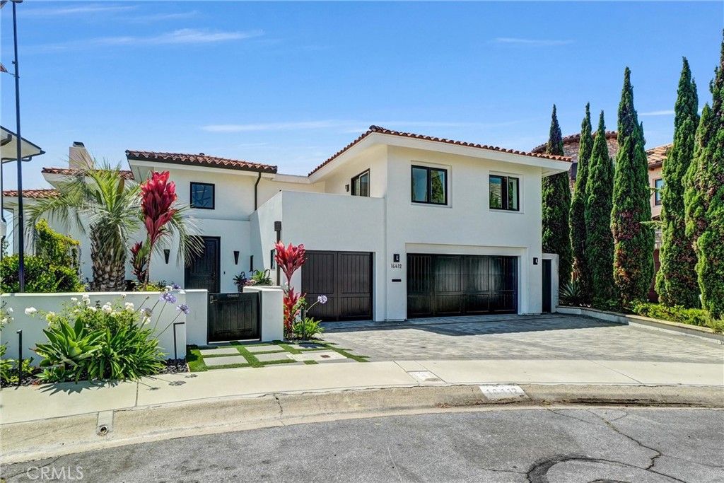 Photo of 16412 Ardsley Circle, Huntington Beach, CA 92649 (MLS # OC26094909)