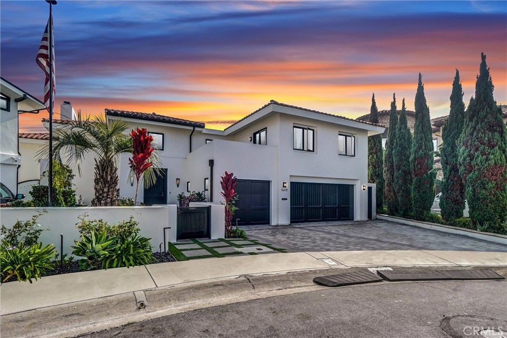 Photo of 16412 Ardsley Circle, Huntington Beach, CA 92649 (MLS # OC26094909)