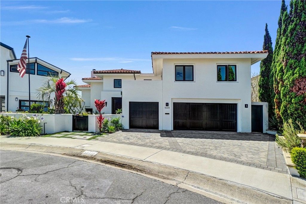 Photo of 16412 Ardsley Circle, Huntington Beach, CA 92649 (MLS # OC26094909)