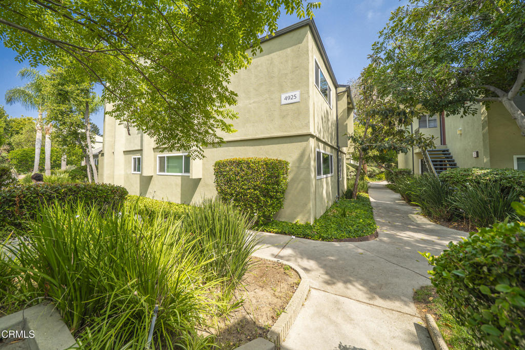 Welcome to your new home in the Tara Hill community of Culver City. This 1,213 sq. ft. condo offers comfort, style, and resort-like living. This light and bright corner unit on the second floor features an open layout with wood-like flooring throughout. It includes a spacious living room with vaulted ceilings, a separate dining area, and a built-in kitchen. The condo also has a private patio and a large loft/study, perfect for a home office or studio. There are three bedrooms and two bathrooms, providing ample space and privacy. The Tara Hill community offers numerous amenities, including a 24-hour guard, two pools, two spas, a fitness center, a playground, and well-maintained grounds. The location is ideal, close to Westfield Mall, parks, and a walking/jogging trail. It's also zoned for Culver City Schools and near destinations like The Platform, Ivy Station, Playa Vista, downtown Culver City, and West Los Angeles College.