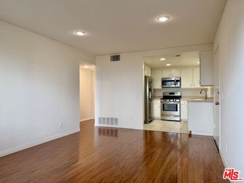 Photo of 1348 E Hillcrest Drive #69, Thousand Oaks, CA 91362 (MLS # 26752447)