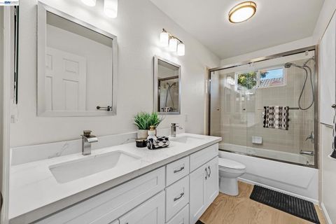 Tiny photo for 5130 5130 Bianco Ct Ct, Pleasanton, CA 94588 (MLS # 41126304)