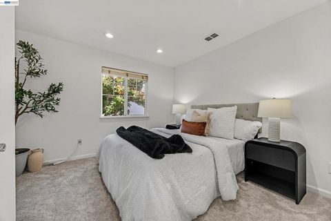 Tiny photo for 5130 5130 Bianco Ct Ct, Pleasanton, CA 94588 (MLS # 41126304)