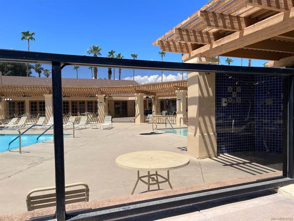 1010 Palm Canyon SPC 32 Bogey Place