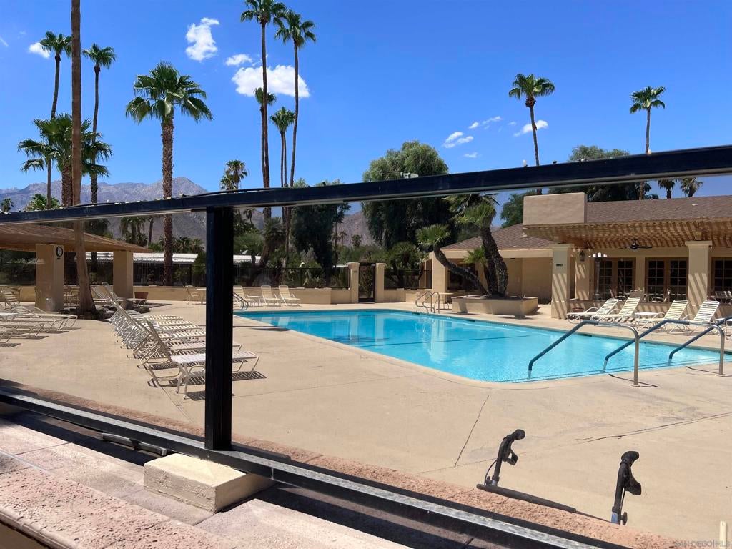 1010 Palm Canyon SPC 32 Bogey Place