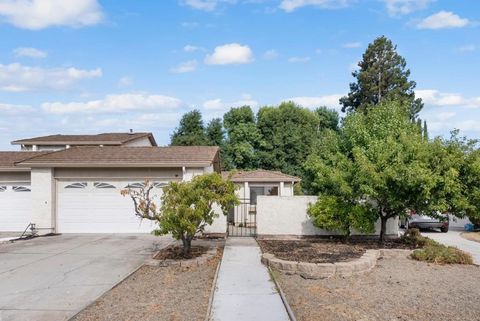 Photo of 922 Jungfrau Court, Milpitas, CA 95035 (MLS # ML82028434)