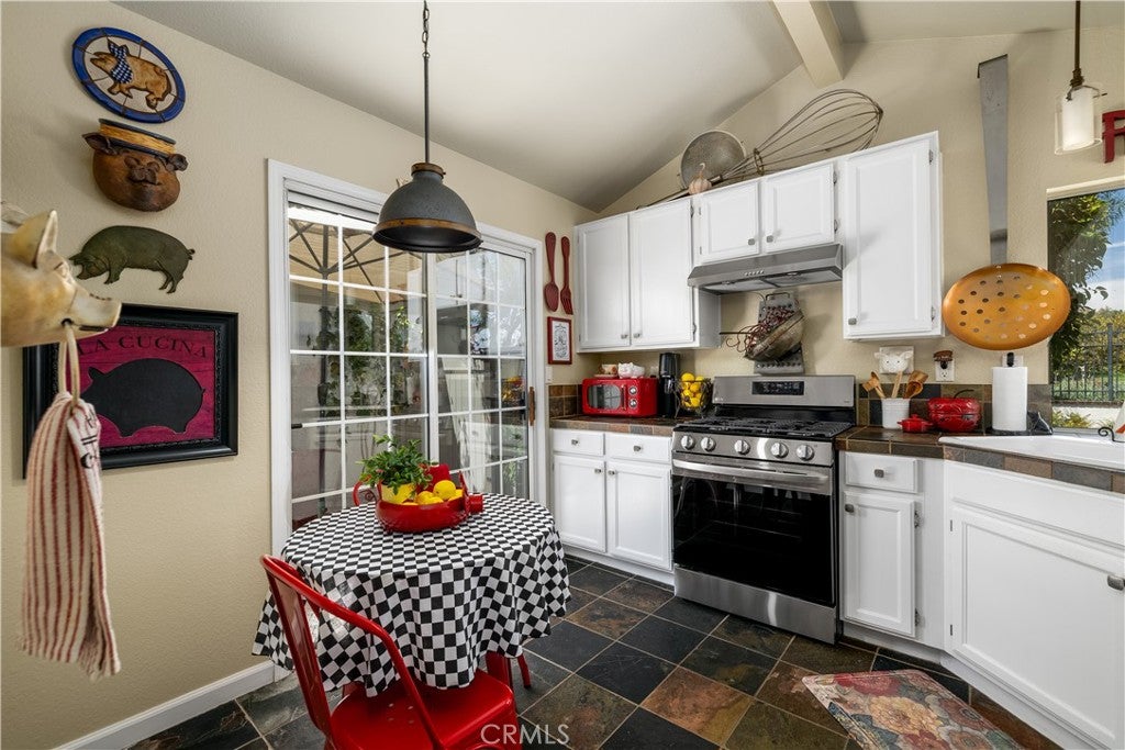 41519 Avenida De La Reina