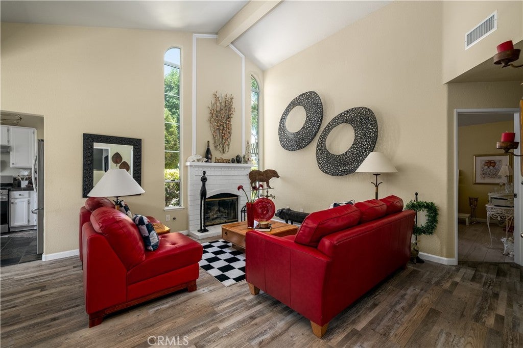 41519 Avenida De La Reina