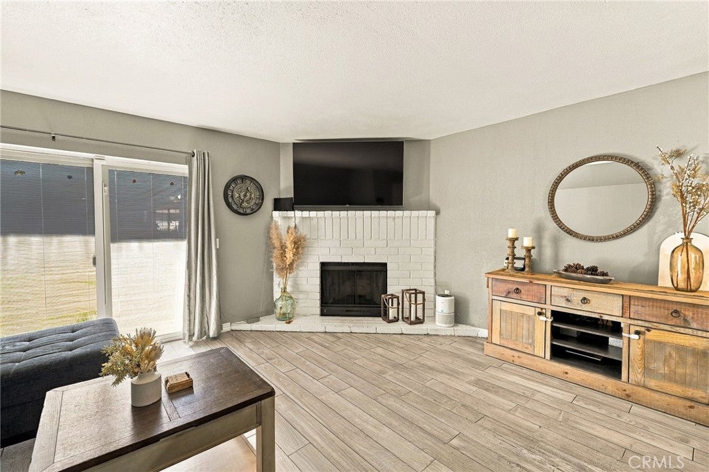 1074 S Mountain