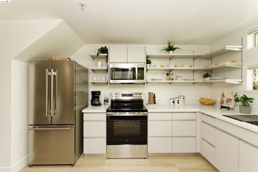 1201 Pine St St 315, Oakland CA 94607