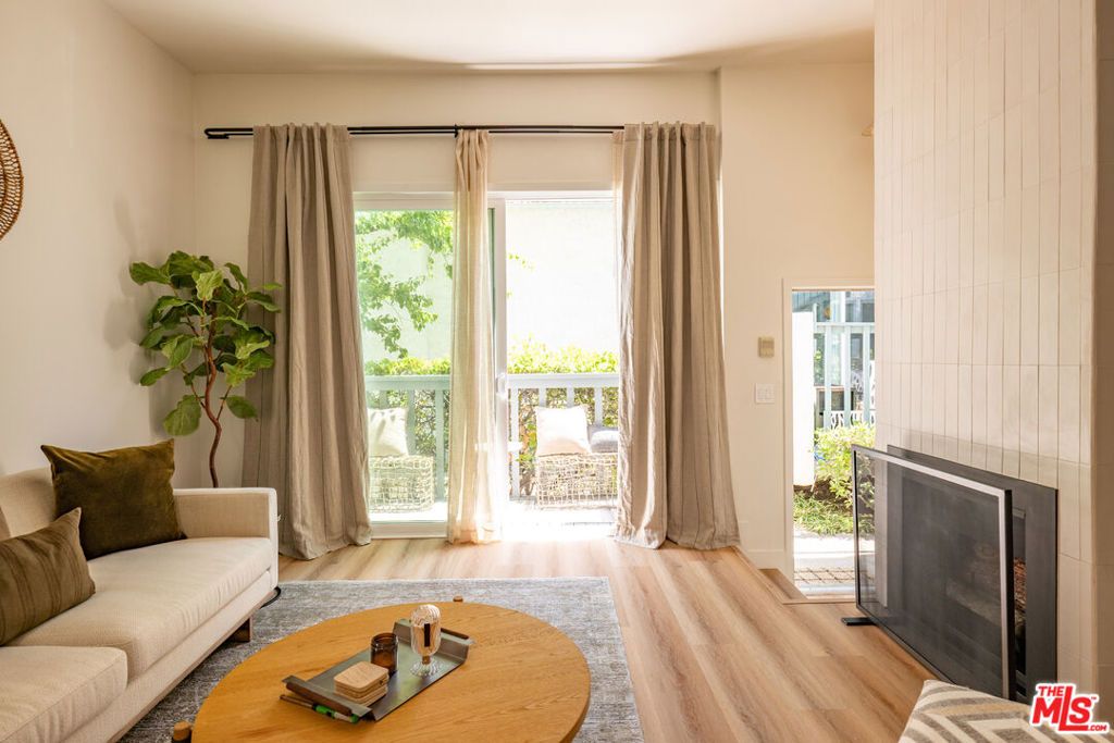 Photo of 1144 17th Street #6, Santa Monica, CA 90403 (MLS # 25586455)