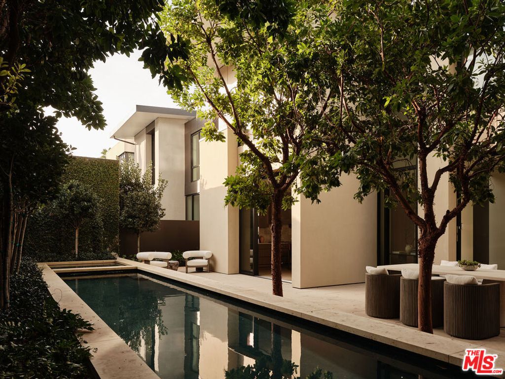 Photo of 8880 Rosewood Avenue, West Hollywood, CA 90048 (MLS # 26645103)