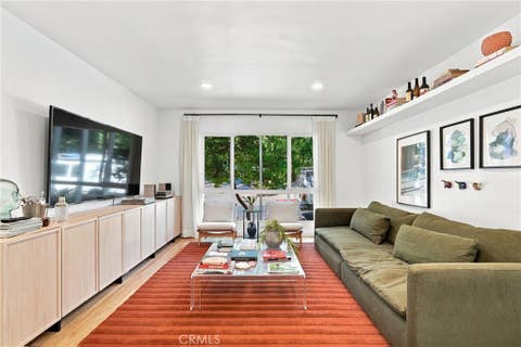 Photo of 6400 Primrose Ave #21, Los Angeles, CA 90068 (MLS # SR26186734)
