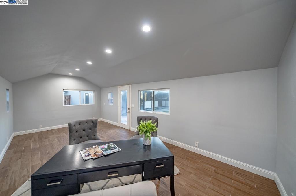 VAL VISTA - Residential