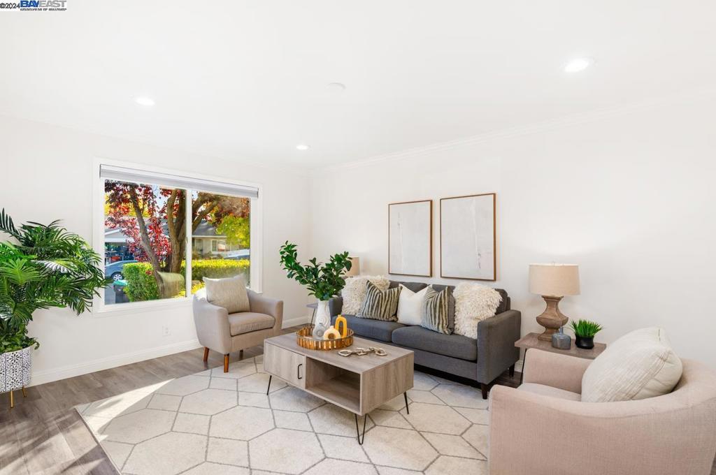 VAL VISTA - Residential