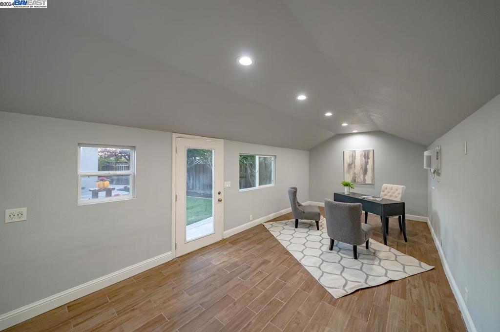 VAL VISTA - Residential