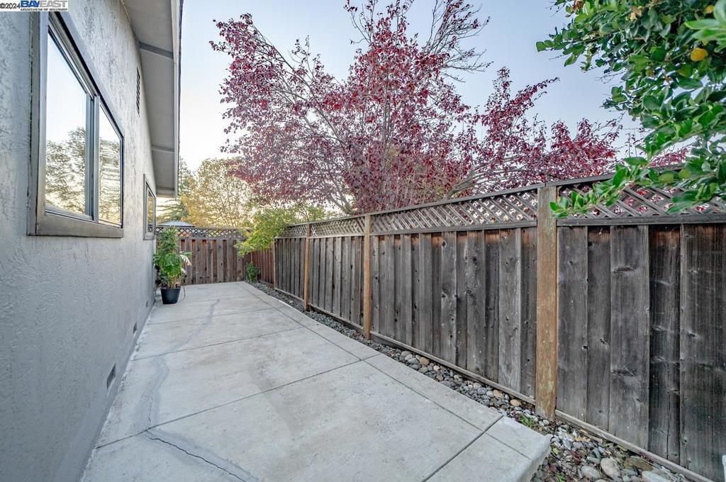 VAL VISTA - Residential