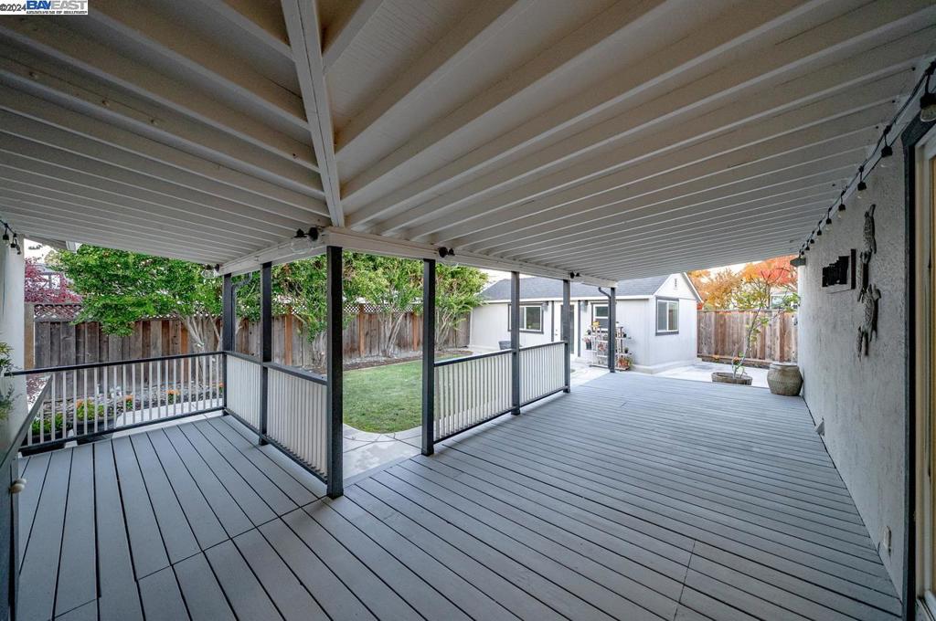 VAL VISTA - Residential