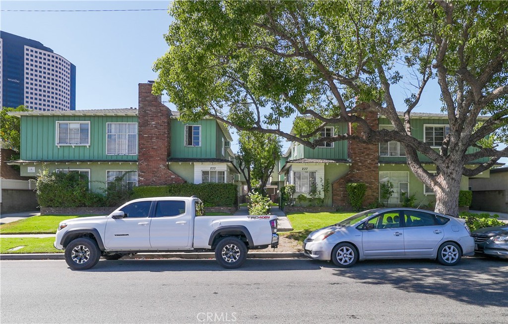 233 -237 N Hollywood Way