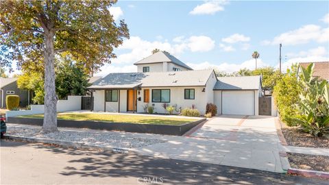 Photo of 17406 Valerio ST, Van Nuys, CA 91406 (MLS # SR26117099)