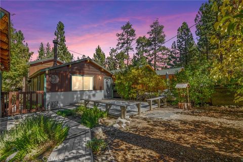 Photo of 615 Elysian Boulevard, Big Bear City, CA 92314 (MLS # OC25244347)