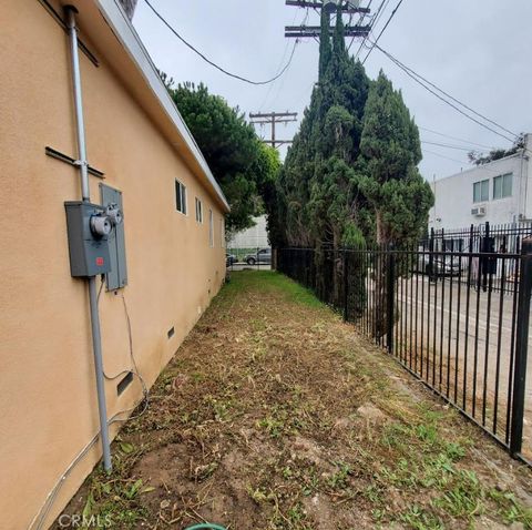 Tiny photo for 3765 Globe, Los Angeles, CA 90066 (MLS # WS26049100)