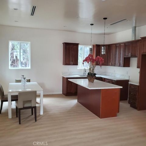 Tiny photo for 3765 Globe, Los Angeles, CA 90066 (MLS # WS26049100)