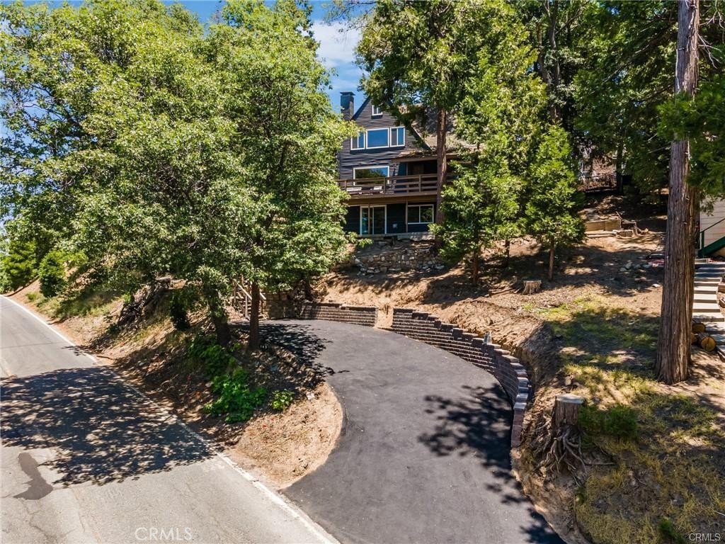 Fixer Opportunity in Lake Arrowhead!
This home offers incredible potential for the right buyer looking to make it their own. Nestled in the beautiful Lake Arrowhead community with a spacious layout and mountain charm. The home does need extensive work and TLC, making it perfect for investors, contractors, or anyone eager to customize a mountain retreat from the ground up. Conveniently located near lake access, village, this is a rare chance to create your dream getaway or a profitable investment in a sought-after area.
