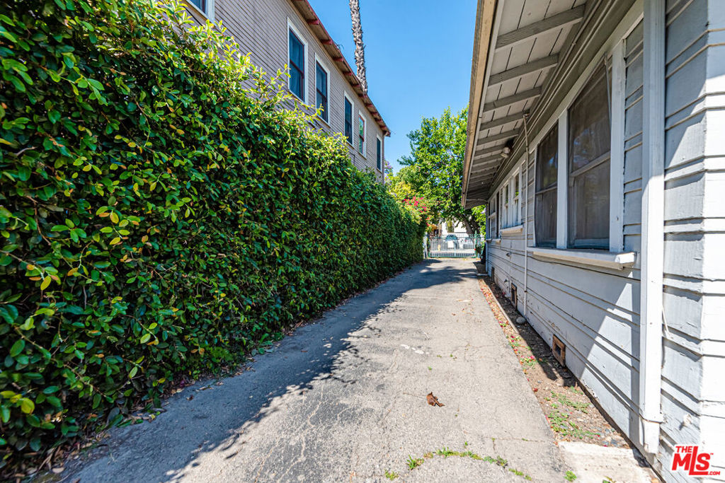 1130 N Beachwood Drive