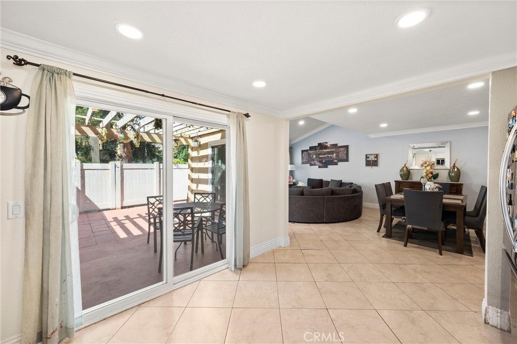 1183 Mountain Gate