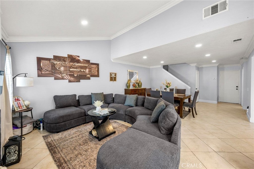 1183 Mountain Gate