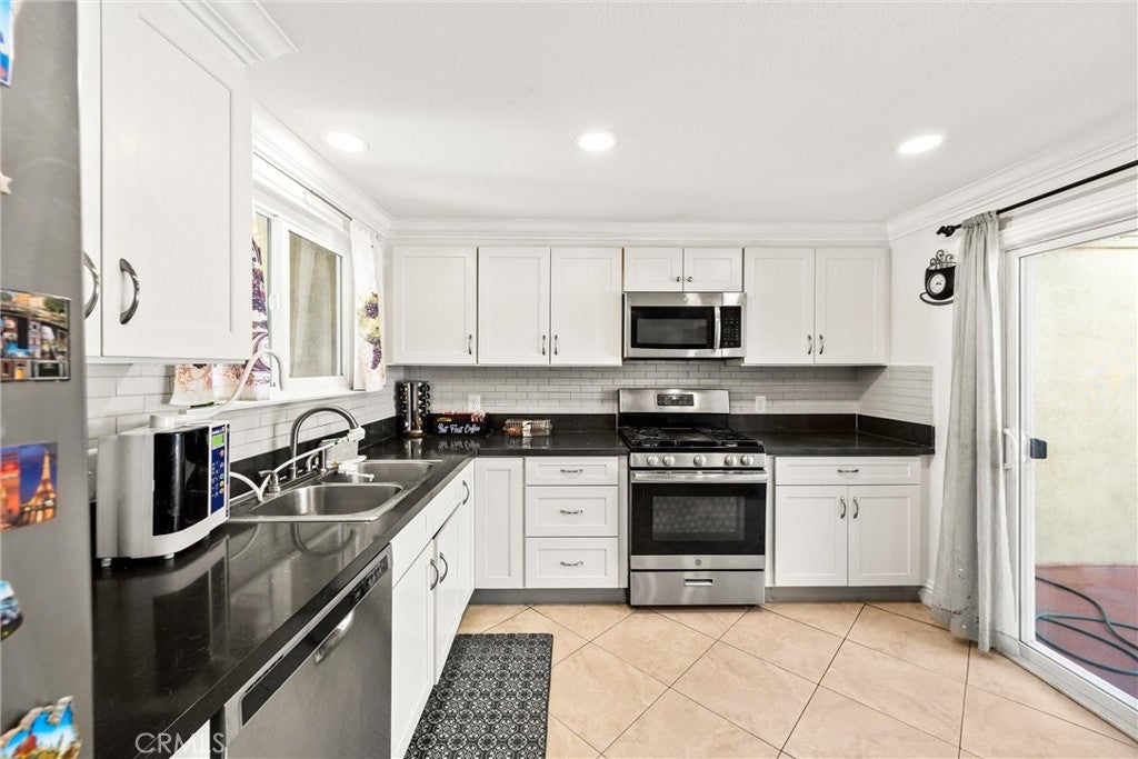 1183 Mountain Gate