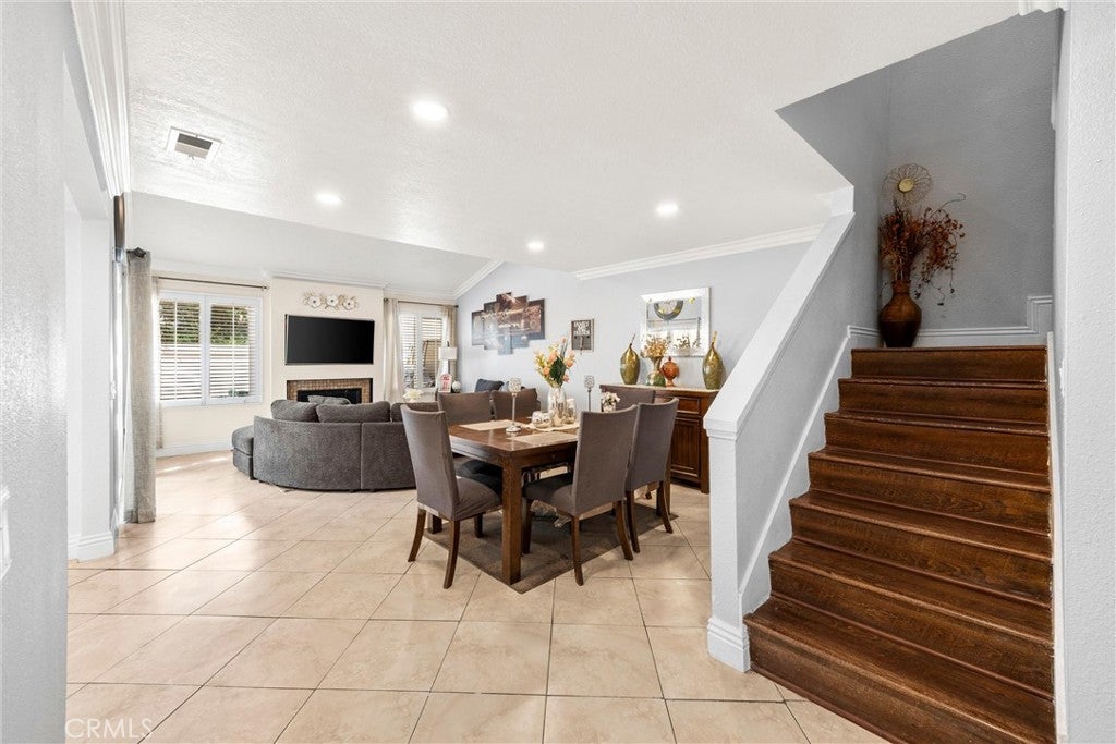1183 Mountain Gate