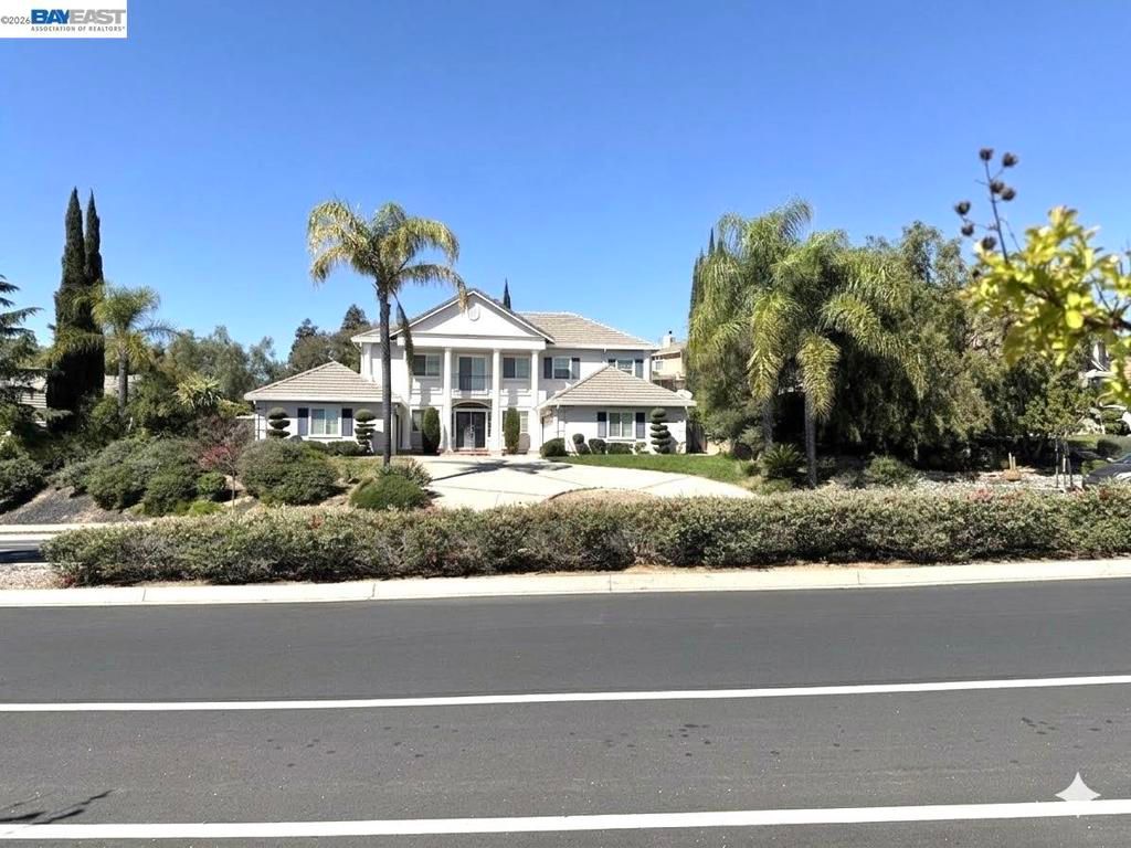 Photo of 47 E Country Club Dr Dr, Brentwood, CA 94513 (MLS # 41130649)