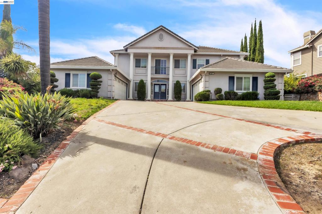 47 E Country Club Dr