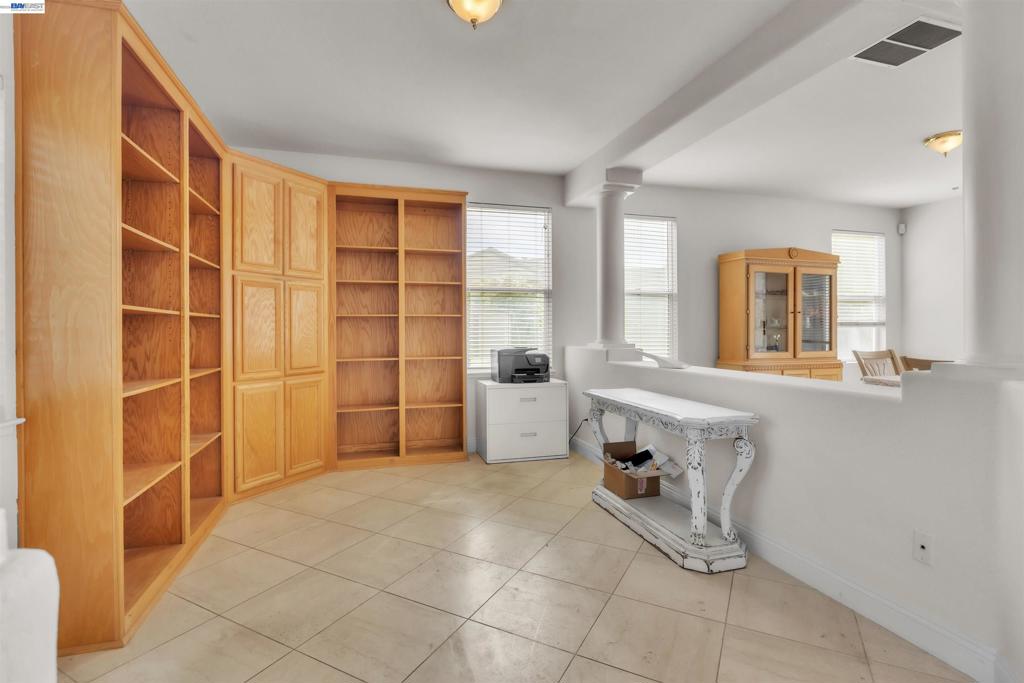 47 E Country Club Dr